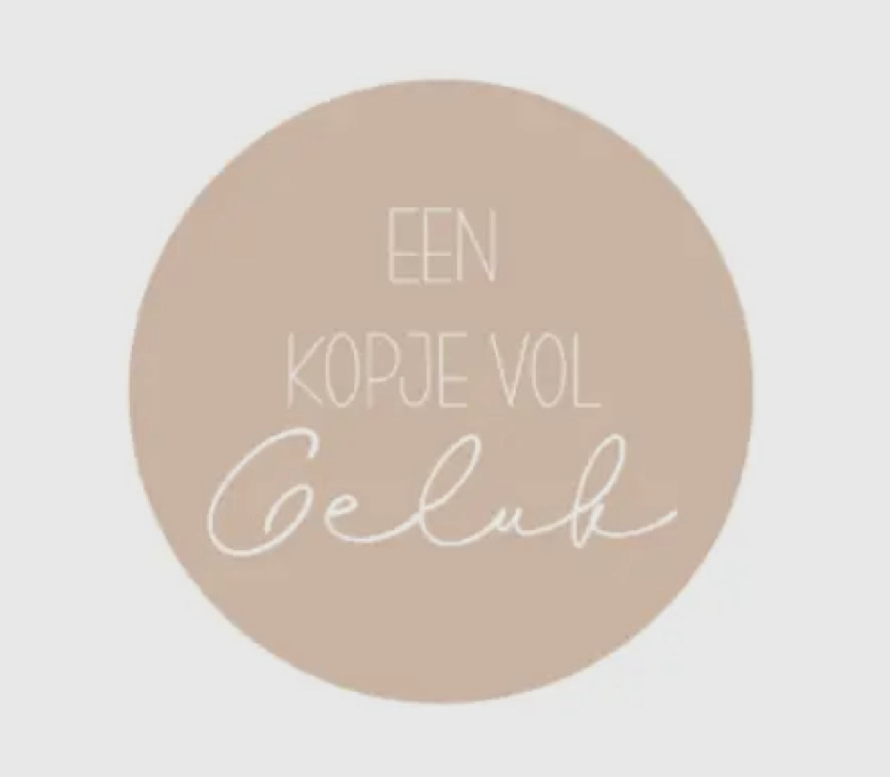 Onderzetter met tekst “Een kopje vol geluk”, ideaal voor koffie, thee of als cadeau.