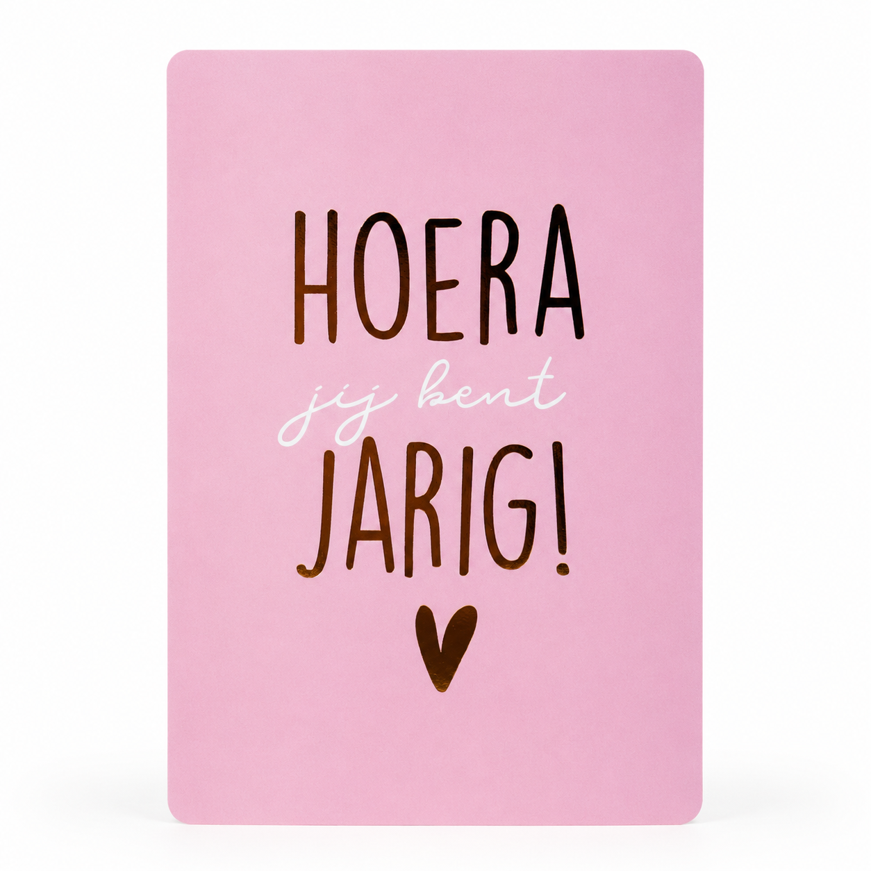 Roze verjaardagskaart met de tekst Hoera jij bent jarig en een hartje