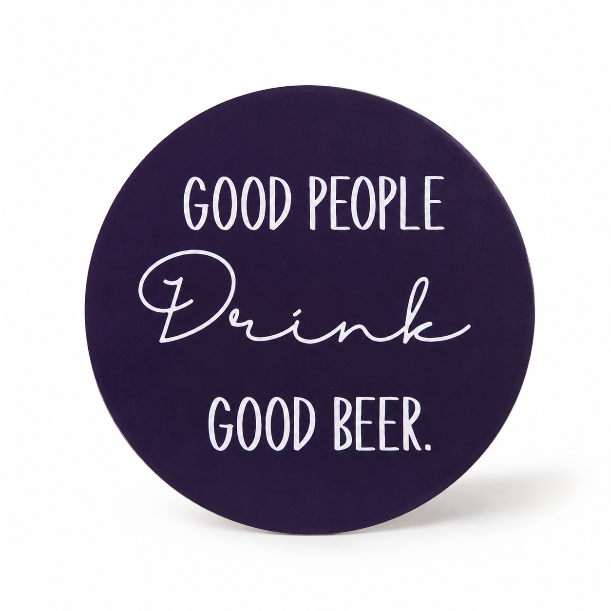 Donkerpaarse onderzetter met de tekst Good People Drink Good Beer, origineel cadeau voor bierliefhebbers.