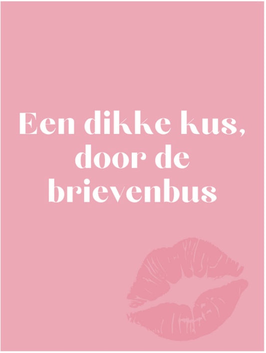 Dikke kus door de brievenbus