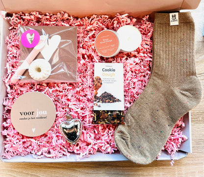 Voor Jou Omdat Je Het Verdient Box met forex tegeltje, thee, kaars en sokken – The Prezzent