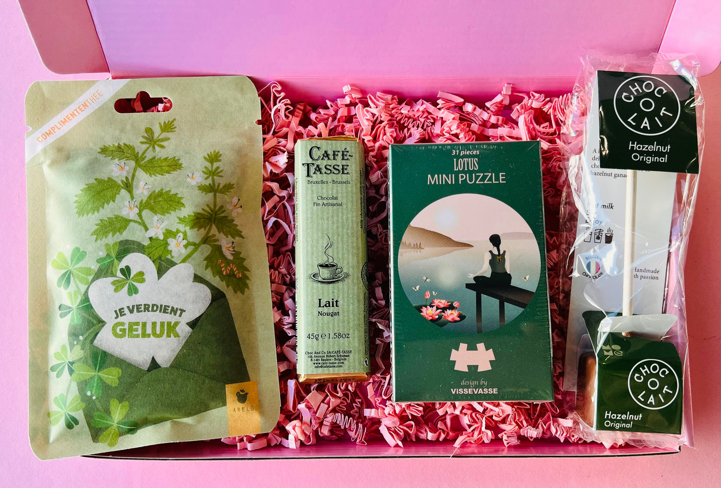 Brievenbus cadeau met thee jij verdient geluk en chocolade