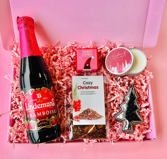 Red Winter Magic Cadeaubox met framboos bier, kerstthee, douche steamer en geurkaars – feestelijk kerstcadeau