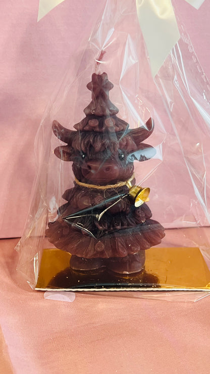 Kerst koe kaars – paarse Highland kerstkaars met kerstmuts en details – The Prezzent