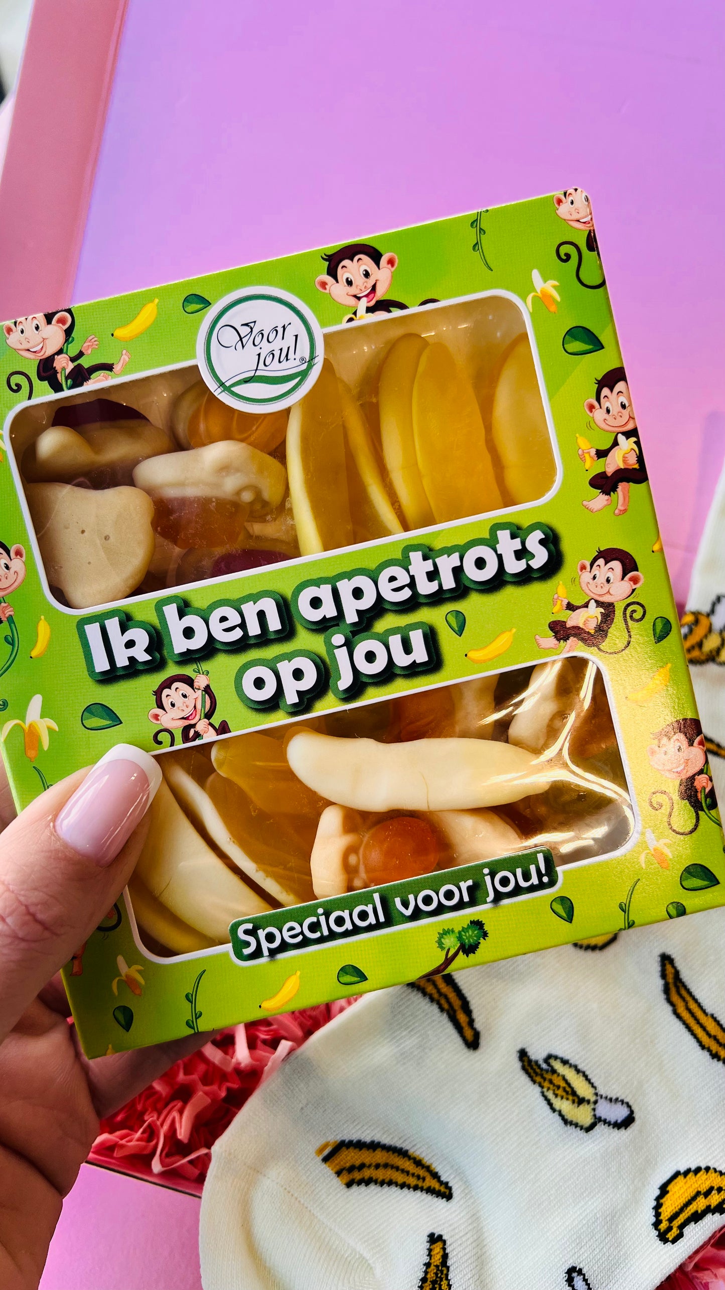 Origineel brievenbus cadeau met bananen sokken maat 37-41