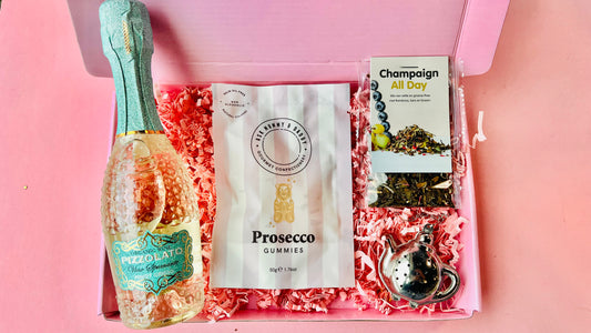 Verjaardag cadeaubox met Pizzolato Pinot Grigio mini, champagne-thee en prosecco gummies – luxe cadeau voor haar