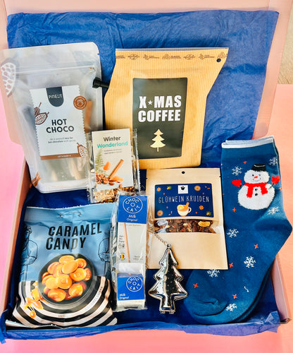 Blue Winter kerst cadeaubox met hot chocolate, winterthee, kerst koffie, blauwe kerst sokken en chocolade
