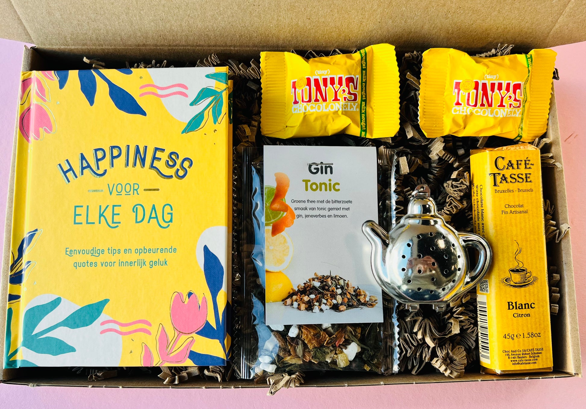 Zakelijk brievenbus cadeau met thee, chocolade en cadeauboekje Happiness voor elke dag