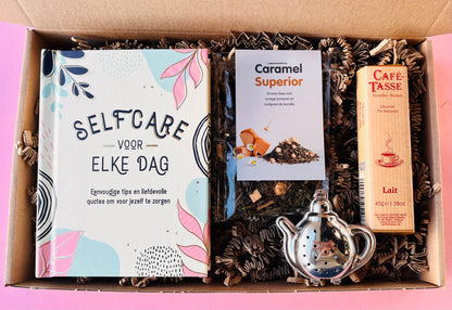 Zakelijke brievenbus cadeaubox met Self care voor iedere dag, Caramel Superior thee en Café Tasse chocolade