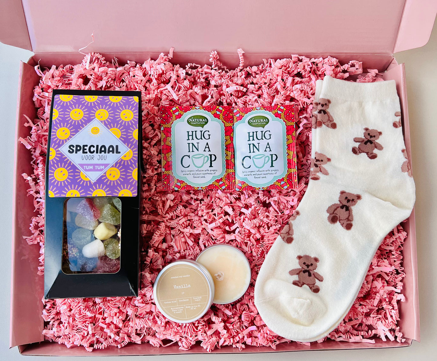 Knuffel cadeau brievenbus – cadeaubox met sokken, thee & snoep 💛
