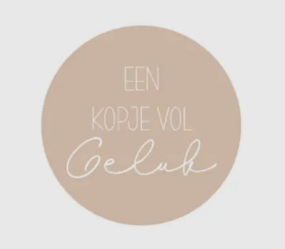 Onderzetter met tekst “Een kopje vol geluk”, ideaal voor koffie, thee of als cadeau.
