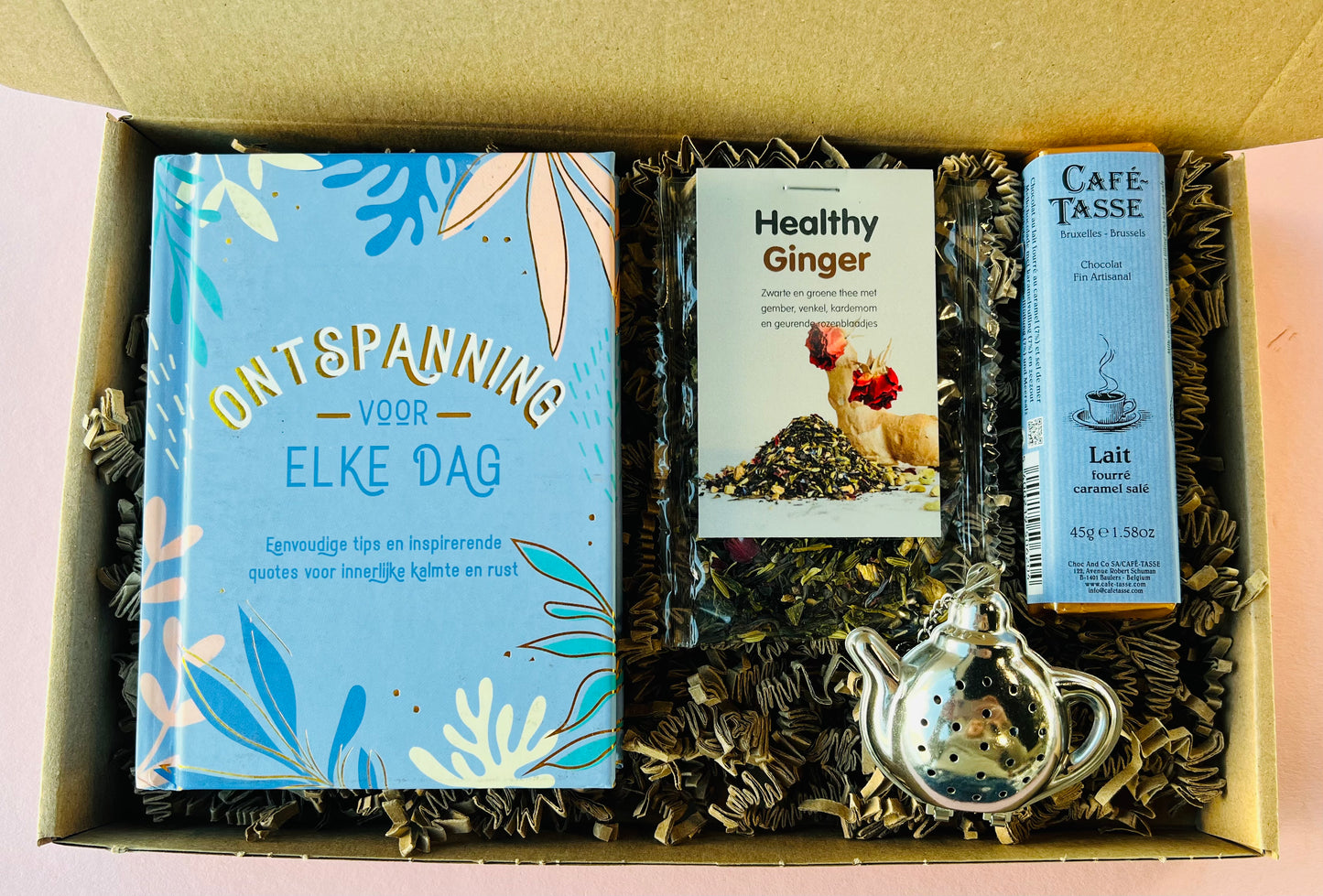 Zakelijke brievenbus cadeaubox met Healthy Ginger thee, chocolade en cadeauboekje Ontspanning voor elke dag