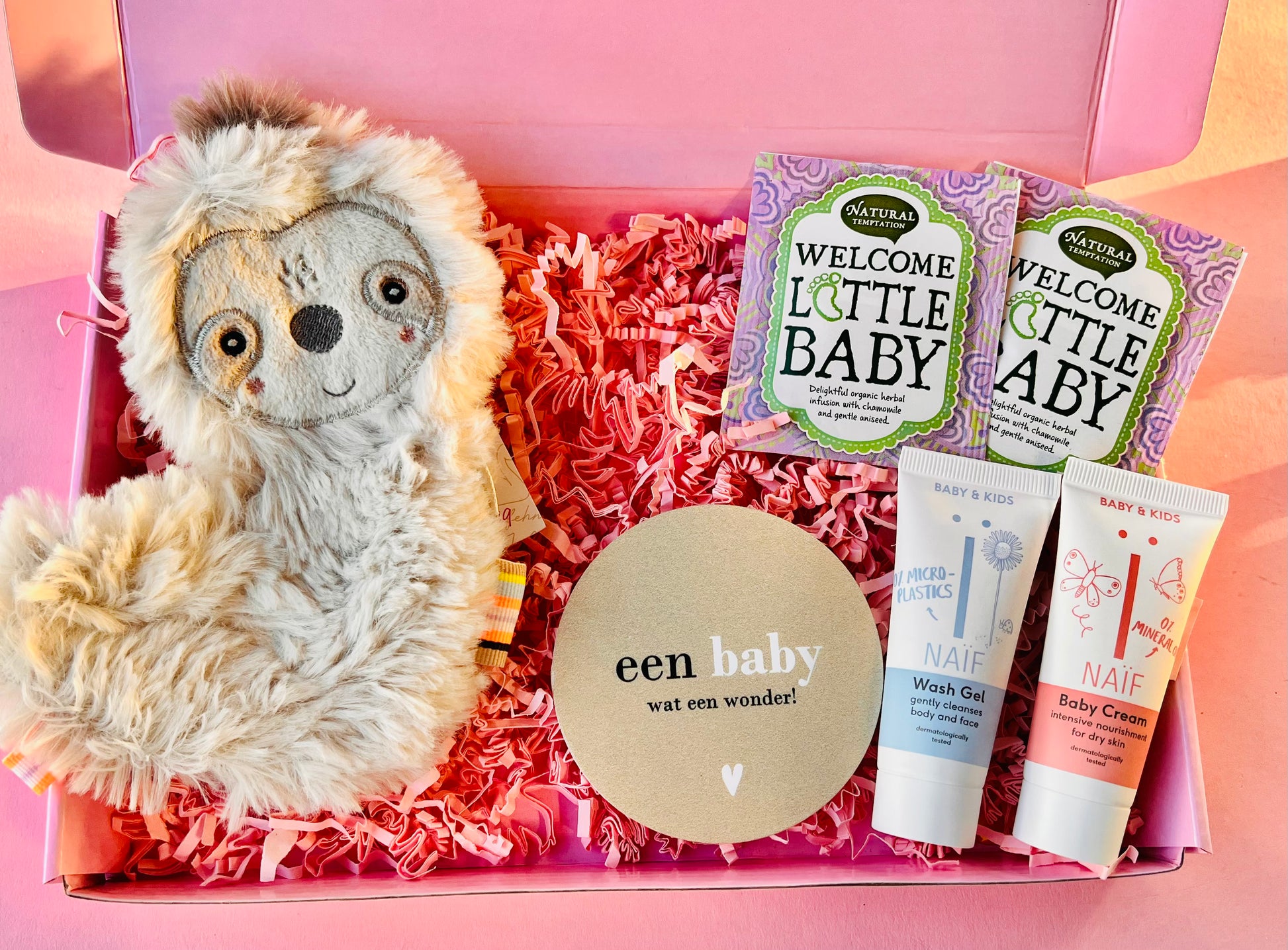 Geboorte cadeaubox met luiaard knisperdoekje grijs