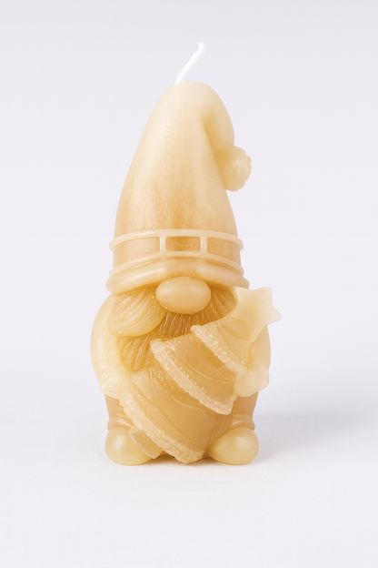 Gnome kerstkaars – beige gnome met puntmuts en kerstboompje – The Prezzent
