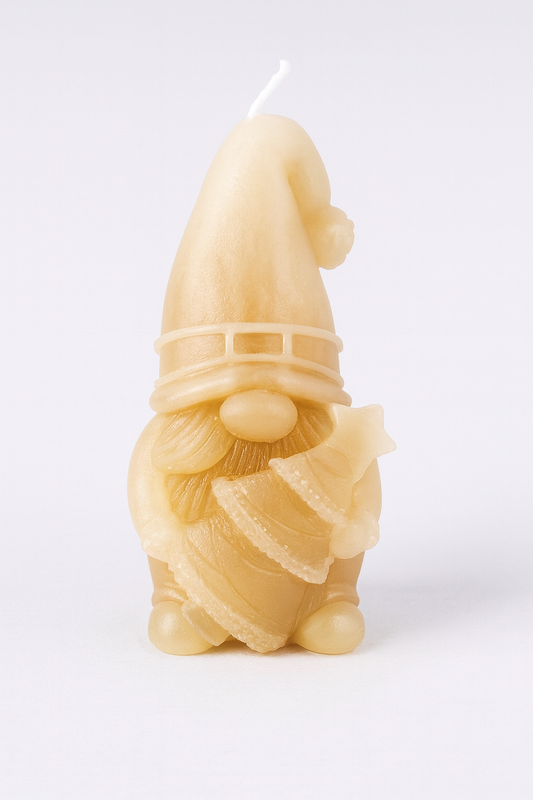 Gnome kerstkaars – beige gnome met puntmuts en kerstboompje – The Prezzent
