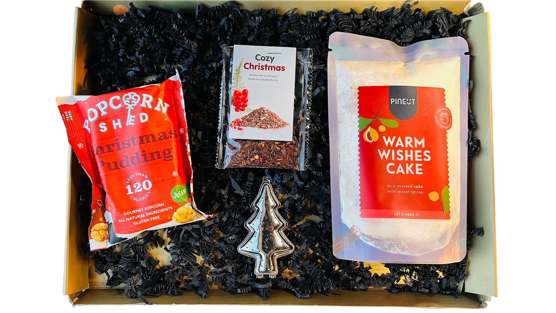 Christmas Treats cadeaubox met Christmas pudding popcorn, cake mix, Cozy Christmas thee en thee-ei kerstboom
