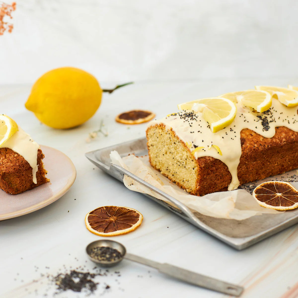 Pineut Lemon Poppy Cake – luxe cake met citroen en maanzaad