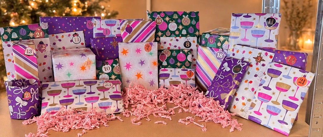 Luxe Kerst Adventskalender 2026 met 24 feestelijk verpakte cadeautjes in een stijlvolle cadeaubox