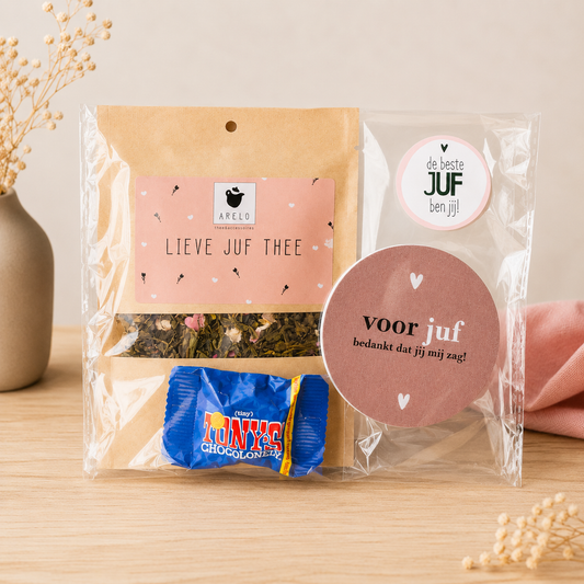Bedankje voor de juf met losse thee, chocolade en kaart als brievenbuscadeau voor het einde van het schooljaar