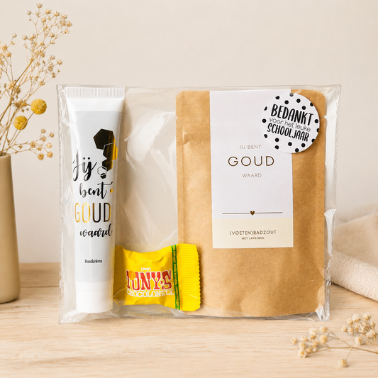 Bedankje voor de juf met handcrème, lavendel badzout en chocolade als luxe brievenbuscadeau voor het einde van het schooljaar