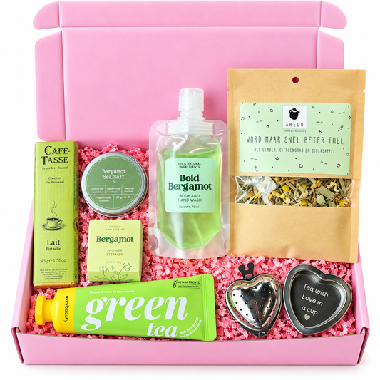 Roze cadeaubox met bergamot body wash, bergamot thee, chocolade, handcrème, shower steamer en hartvormige theezeefjes van The Prezzent.