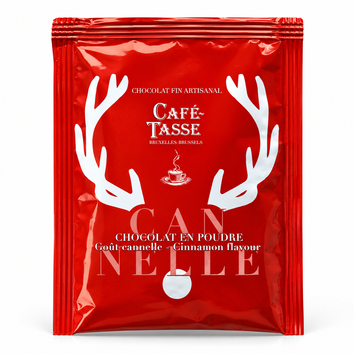 Rode Café-Tasse verpakking met chocolademelkpoeder met kaneelsmaak.