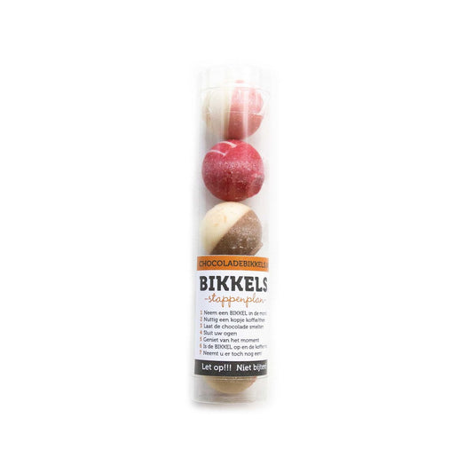 Luxe chocolade bikkels met verschillende smaken in cadeauverpakking