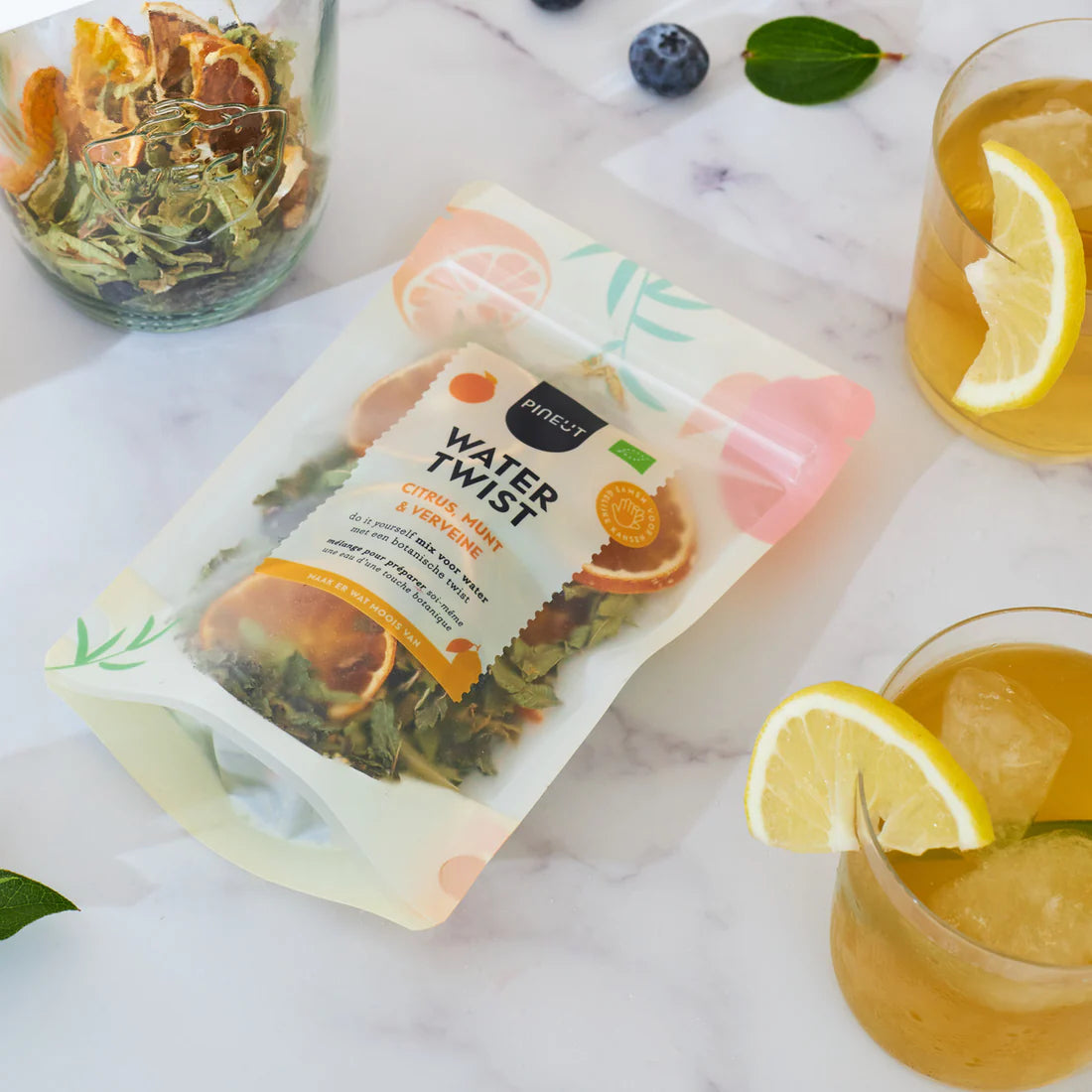 Botanische water infusie met citrus en munt in luxe verpakking