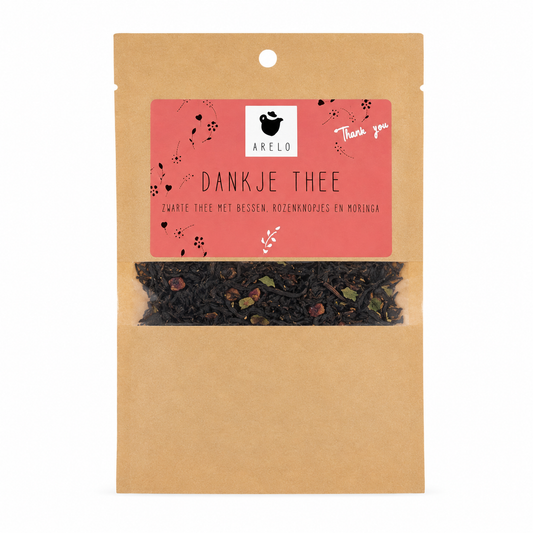 Dankje thee van Arelo met zwarte thee, bessen, rozenknopjes en moringa in kraft verpakking. Een origineel bedankje en stijlvolle toevoeging aan een cadeaubox