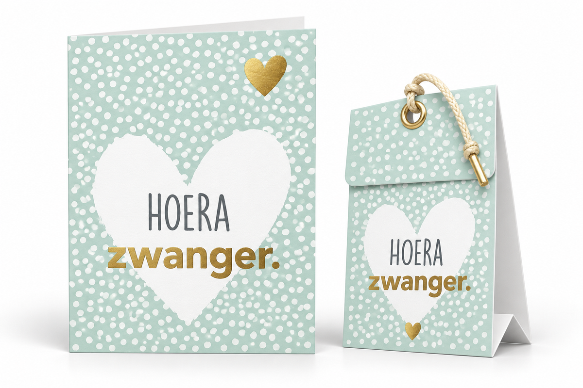 Mintgroene geurende wenskaart met witte stippen, een groot wit hart en de gouden tekst ‘Hoera zwanger.’ met bijpassend geurende cadeautasje.
