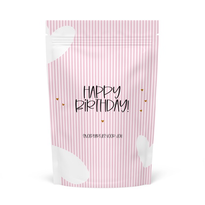 Happy Birthday roze zakje gevuld met hartjessnoepjes
