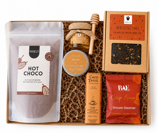 Herfst cadeaubox met hot choco, herfstthee, honing, chocolade, vanille geurkaars en shower steamer