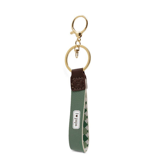 Groene sleutelhanger met de tekst I Love Papa en goudkleurige details, liefdevol cadeau voor Vaderdag of verjaardag.