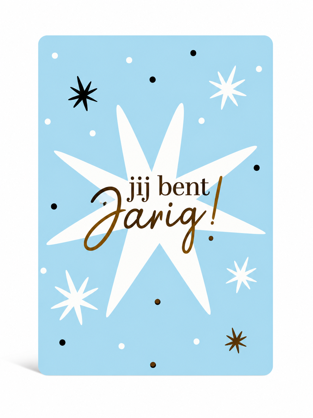 Vrolijk blauw verjaardagskaartje met de tekst Jij bent jarig en witte sterren