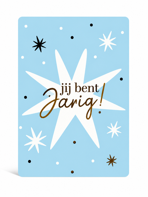 Vrolijk blauw verjaardagskaartje met de tekst Jij bent jarig en witte sterren