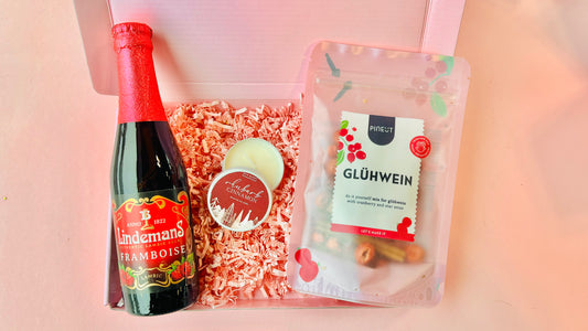 Luxe kerst cadeaubox met Pineut Glühwein, Lindemans Framboos Bier en geurkaars
