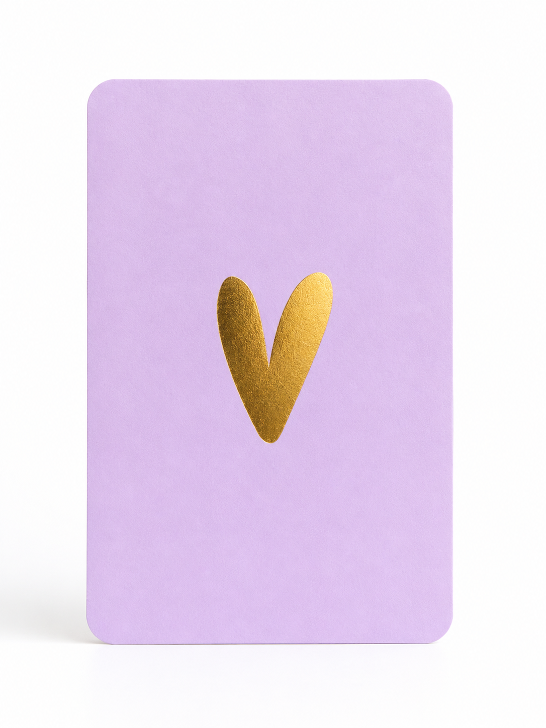Lila wenskaartje met een groot gouden hartje als liefdevolle toevoeging aan een cadeau