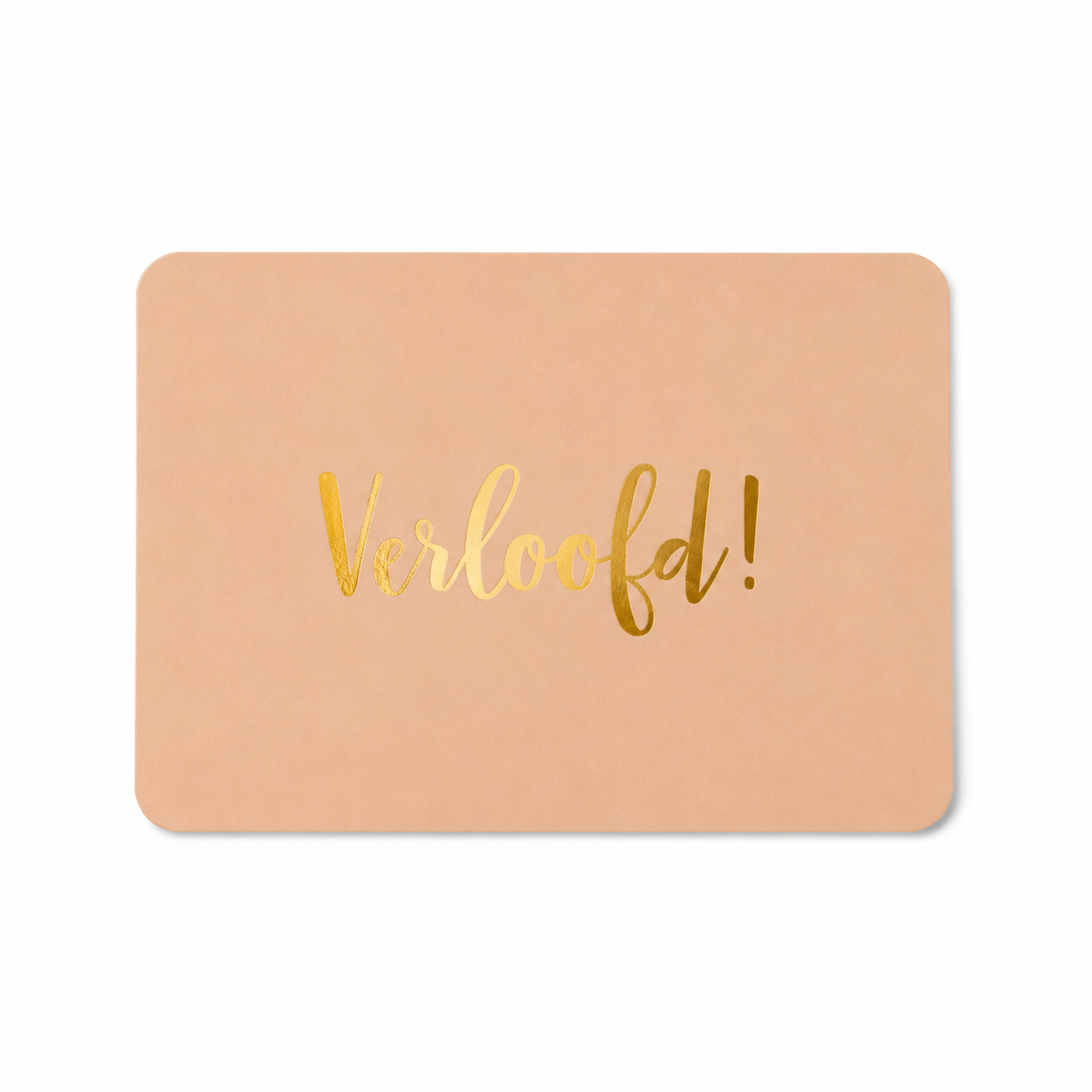 Luxe mini kaartje Verloofd met goudfolie op een perzikkleurige achtergrond, perfect voor een verlovingscadeau of cadeaubox.