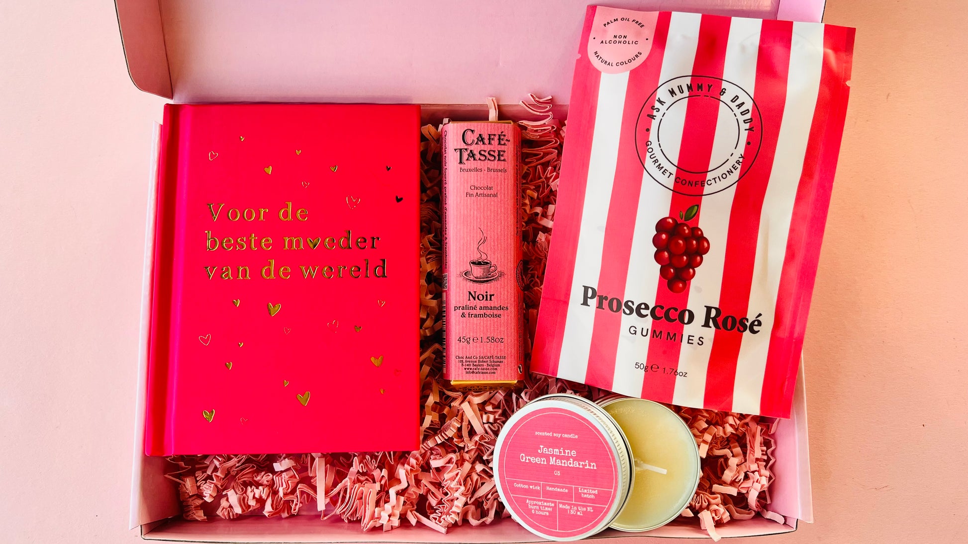 Moederdag brievenbus cadeau met cadeauboekje beste moeder, kaars en chocolade
