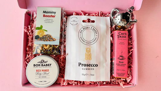 Moederdag brievenbus cadeau met mango body scrub, thee, prosecco gummies en chocolade