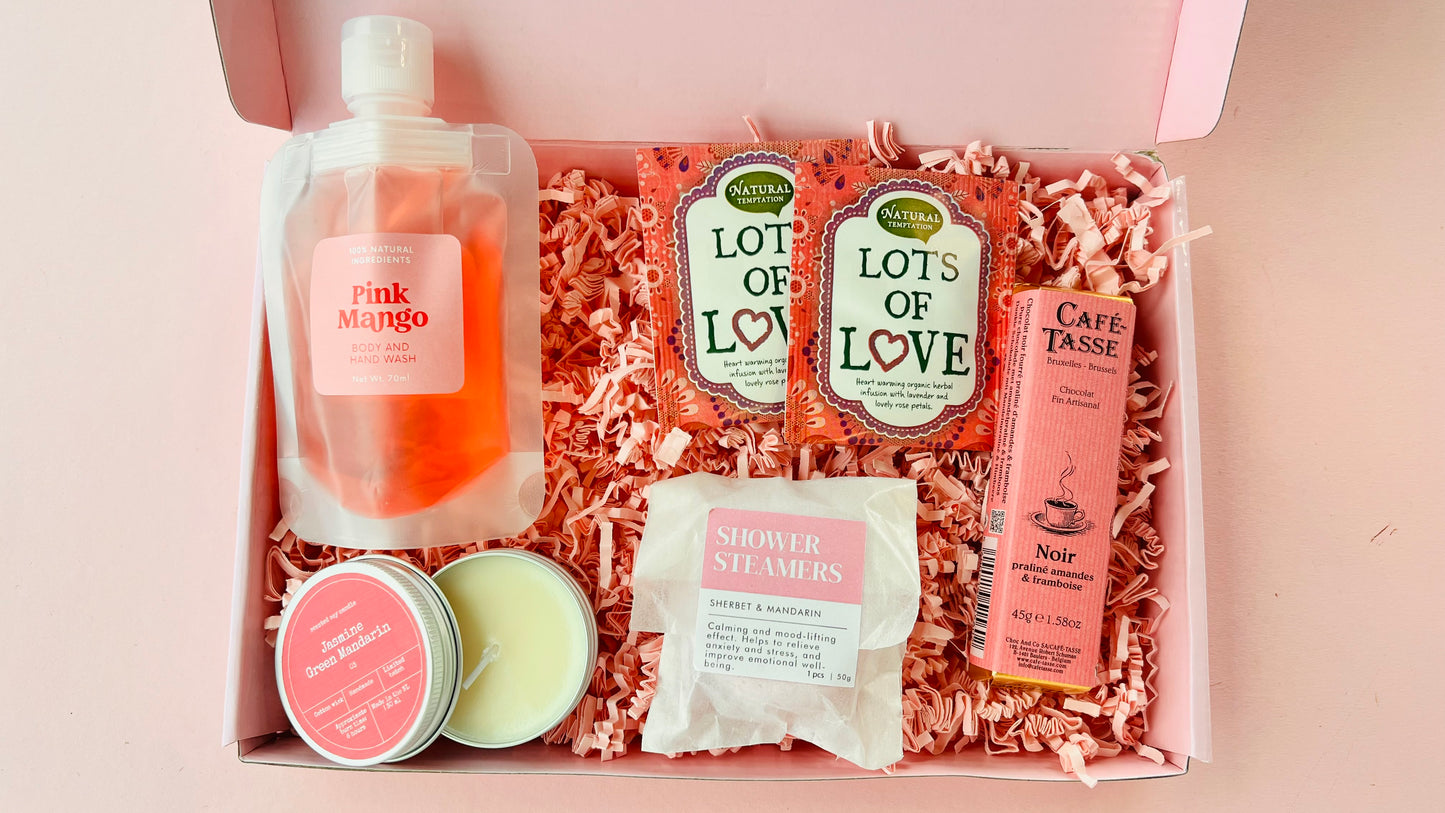 Moederdag brievenbus cadeau met pink mango body wash, thee, geurkaars en chocolade