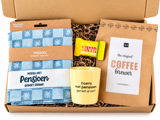 Pensioen cadeaubox met koffie, chocolade, pensioen mok en theedoek