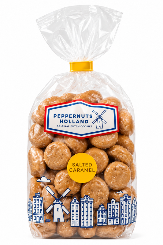Peppernuts Holland Salted Caramel kruidnoten in feestelijke verpakking op witte achtergrond