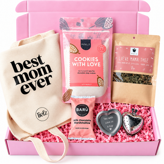 Roze cadeaubox met Best Mom Ever canvas tas, Cookies with Love koekjesmix, Lieve Mama thee, BARÚ marshmallow met melkchocolade en hartvormige theeaccessoires.