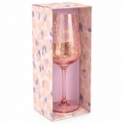 Detail van het roze Lovely Friend wijnglas met gouden spikkels en gouden tekst.