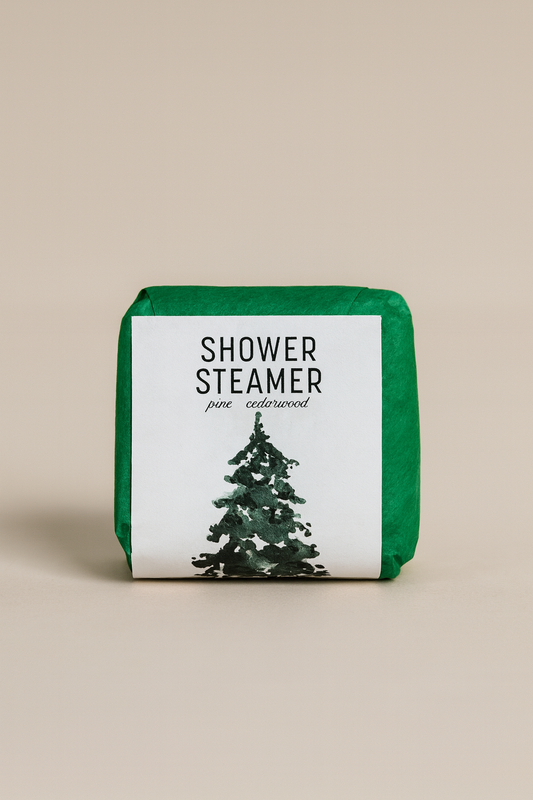 Groene Shower Steamer Pine & Cedarwood met afbeelding van een dennenboom