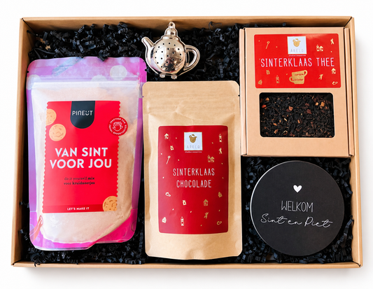 Luxe Sinterklaas cadeaubox met thee, chocolade, Pineut kruidnotenmix, thee-ei en Welkom Sint en Piet onderzetter