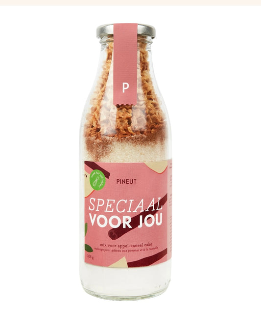 Pineut “Speciaal voor jou” appel cake mix in een glazen fles
