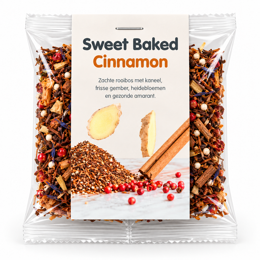 Sweet Baked Cinnamon rooibosthee met kaneel, gember en kruiden in een transparante verpakking met etiket.
