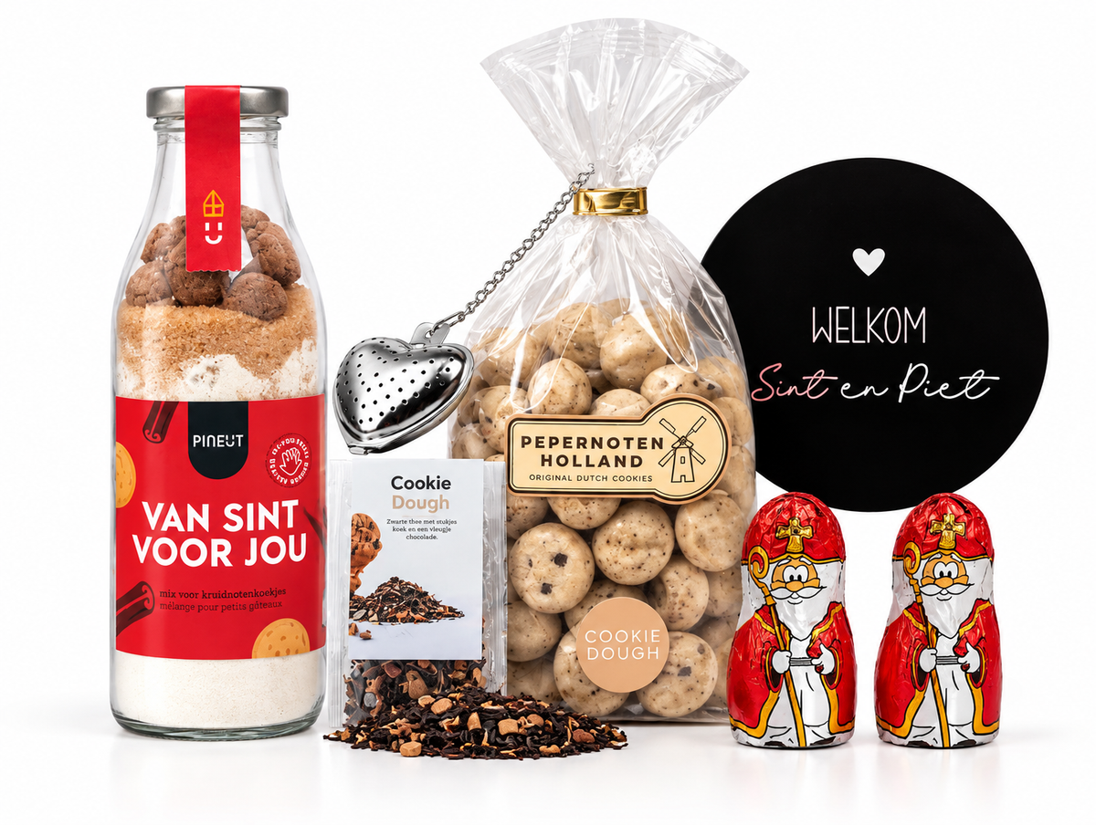 Zakelijke Sinterklaas cadeaubox met Pineut Van Sint Voor Jou, pepernoten, cookie dough en chocolade Sinterklaasfiguren